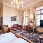 & Restaurant Waldschloss 4*