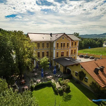 Hotel&restaurant Waldschloss 4*