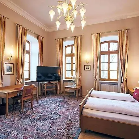& Restaurant Waldschloss 4*