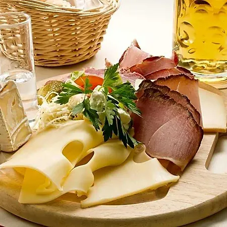 & Restaurant Waldschloss فندق