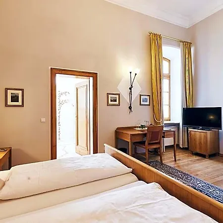 & Restaurant Waldschloss 4*