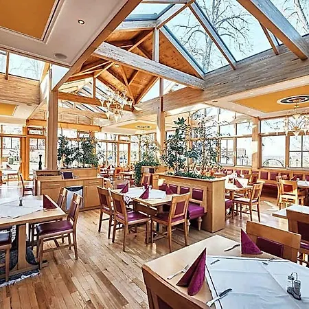 & Restaurant Waldschloss 4*