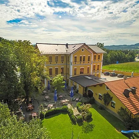 & Restaurant Waldschloss Otel