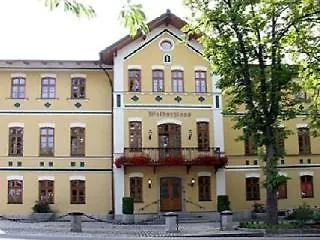 & Restaurant Waldschloss فندق