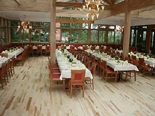 & Restaurant Waldschloss فندق باساو