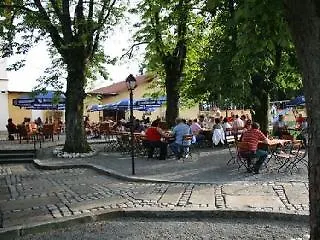 & Restaurant Waldschloss فندق